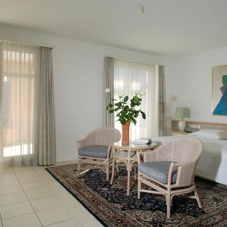 Sassa Y Hotel 4*