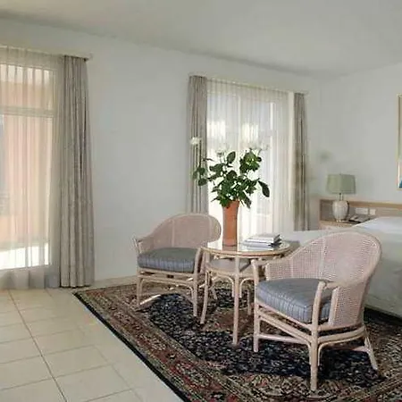 Sassa Y Hotel 4*